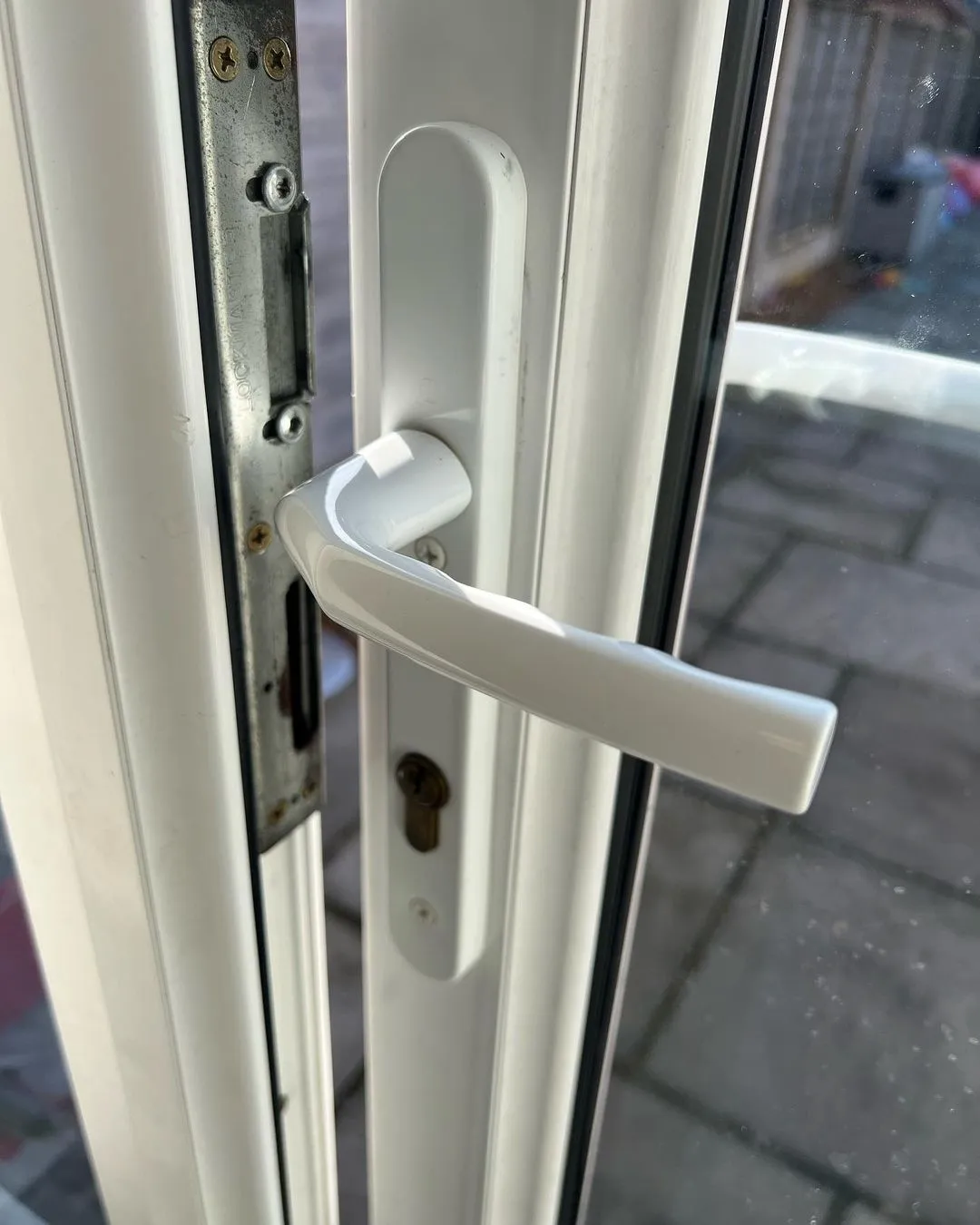 Handles & Hinges
